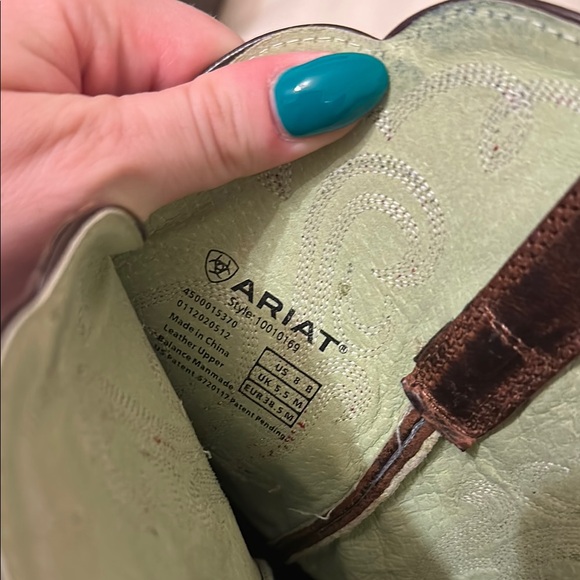 Ariat Cowgirl / Cowboy Boots - Picture 11 of 11